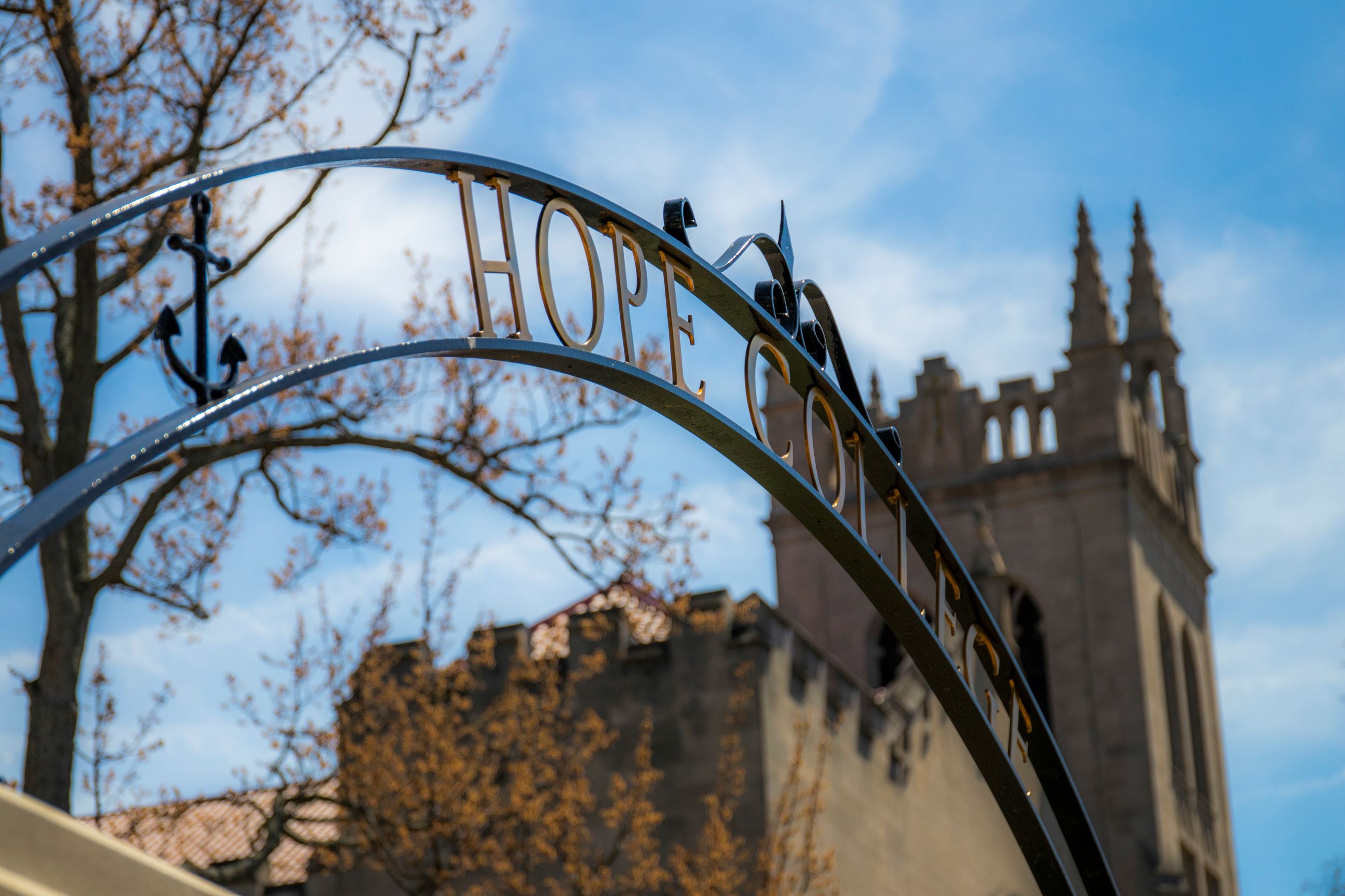 Metal arching sign of Hope College with blue sky in the background