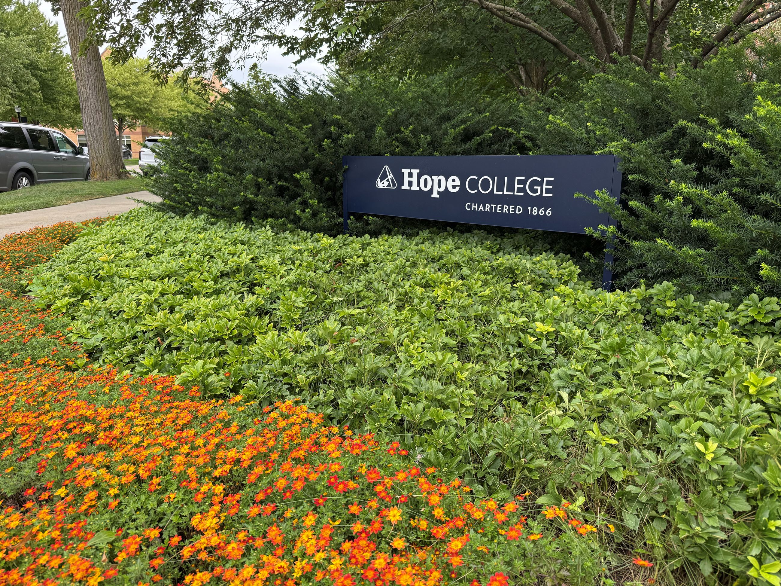 Full bed of flower in front of Hope College sign